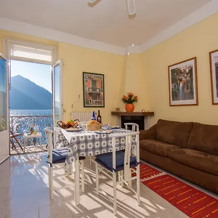 Sleeps 4 Apartament Varenna